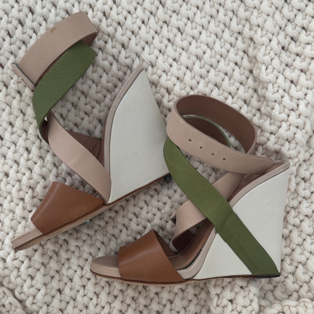 SUPER RARE GORGEOUS NICOLE FARHI WEDGE SANDALS 38 / 8